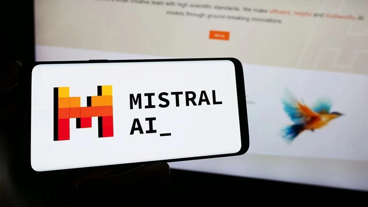 基于80多种编程语言训练，法国人工智能初创公司Mistral AI发布编码模型Codestral